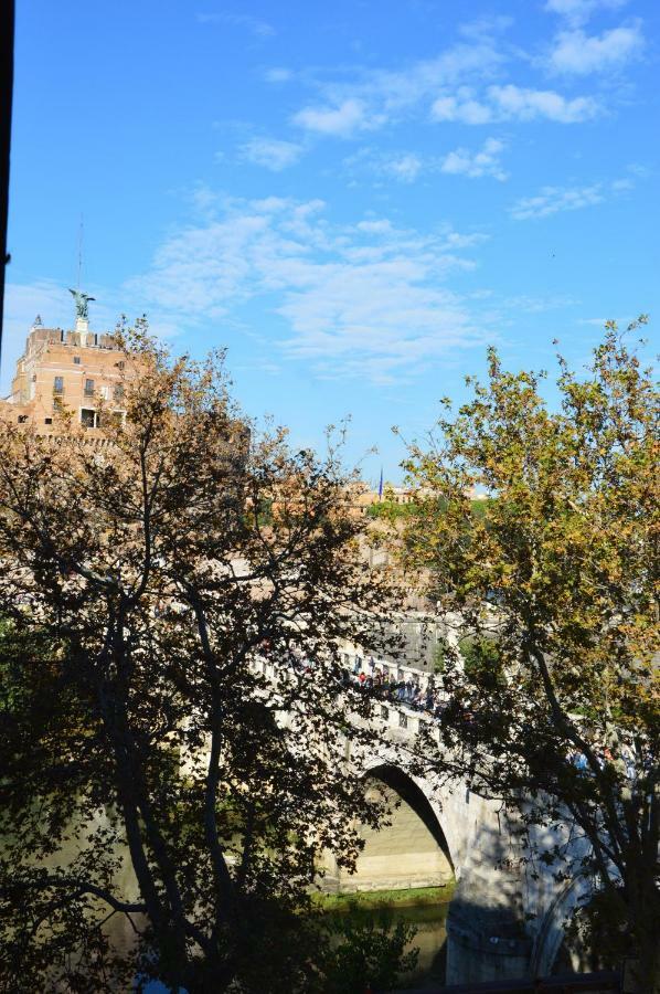 Una Finestra Su Castel Sant'Angelo Rome Luaran gambar
