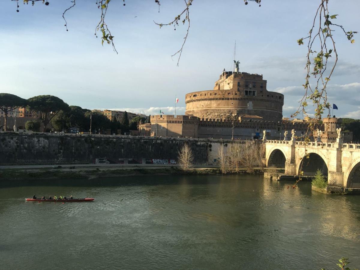 Una Finestra Su Castel Sant'Angelo Rome Luaran gambar